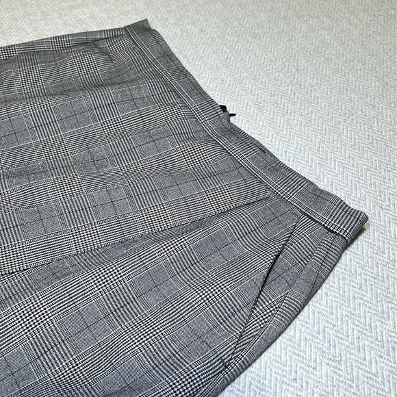 Banana Republic Mini Skirt, size 4 Petite. - Picture 8 of 10